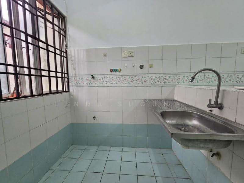 2-storey Terraced House for Sale in Putra Heights (Subang Jaya) - Linda Suguna - Kitchen - PropertyGuru.com.my