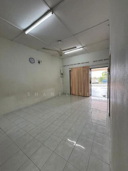 1-storey Terraced House for Sale in Kluang (Johor) - Shanel Tee - Living Room - PropertyGuru.com.my