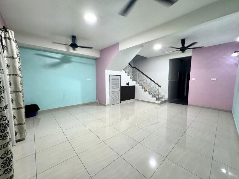 Rumah Teres 2-Tingkat untuk Disewa di Taman Puncak Saujana (Kajang) - Fazri . - Living Room - PropertyGuru.com.my