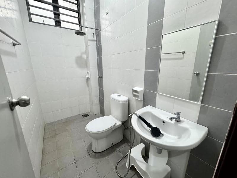 Rumah Teres 2-Tingkat untuk Disewa di Taman Puncak Saujana (Kajang) - Fazri . - Bathroom - PropertyGuru.com.my