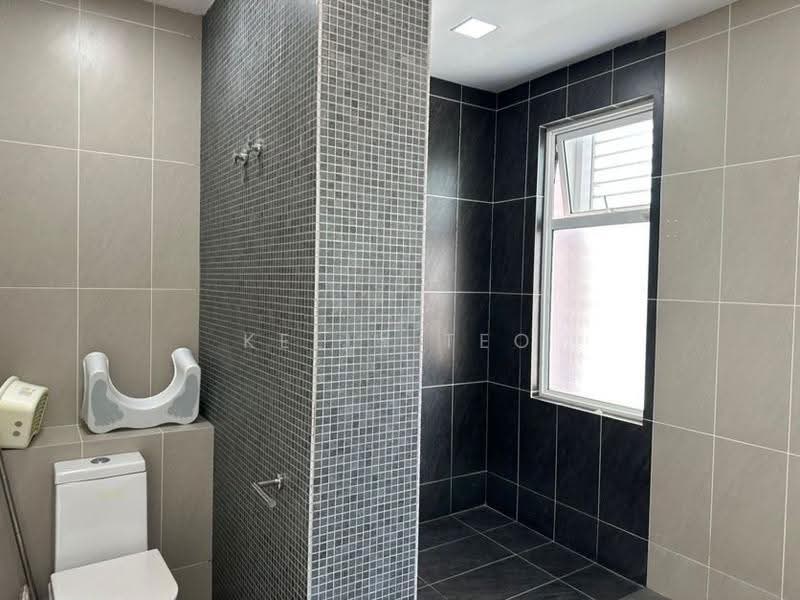 Semi-Detached House for Sale in Bandar Botanic (Klang) - Kelly Teo - Bathroom - PropertyGuru.com.my