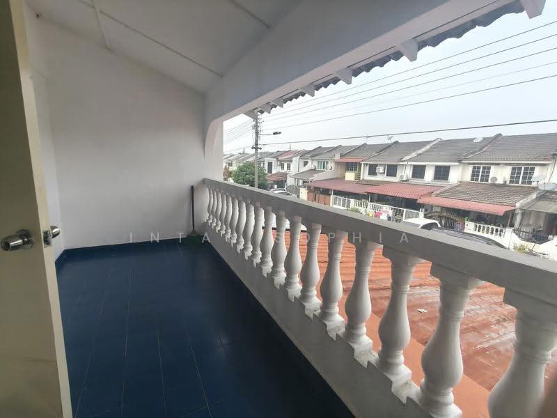 2-storey Terraced House for Sale in SS19 (Subang Jaya) - Intan Sophia - Balcony - PropertyGuru.com.my