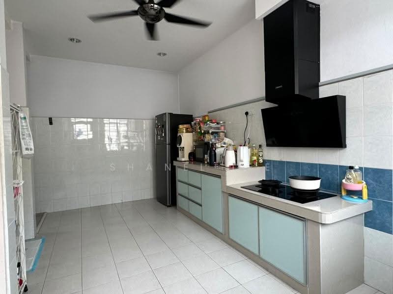 Rumah Teres 2-Tingkat untuk Dijual di Taman Sri Kluang (Kluang) - Shanel Tee - Kitchen - PropertyGuru.com.my