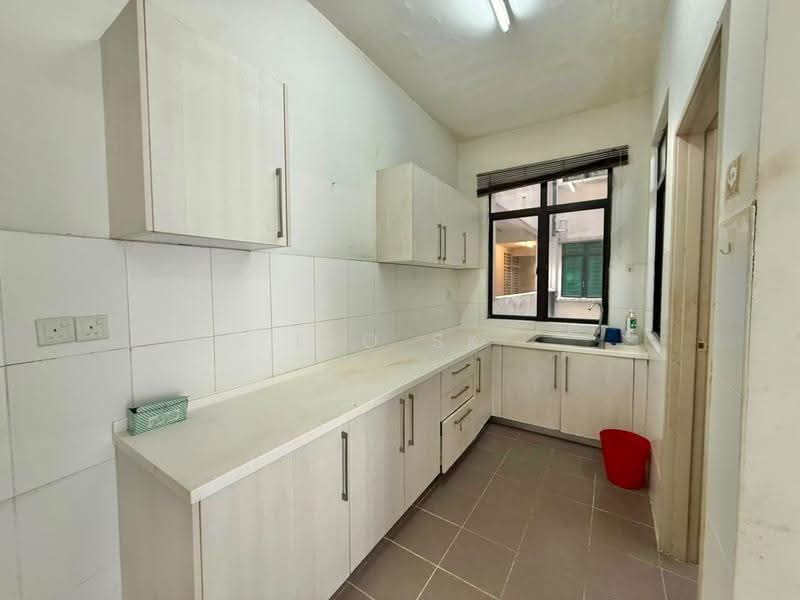 Service Residence for Sale at Jentayu Residensi @ Tampoi - Leo SK - Kitchen - PropertyGuru.com.my