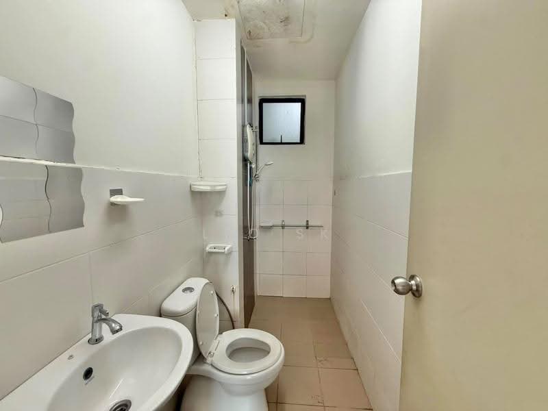 Service Residence for Sale at Jentayu Residensi @ Tampoi - Leo SK - Bathroom - PropertyGuru.com.my