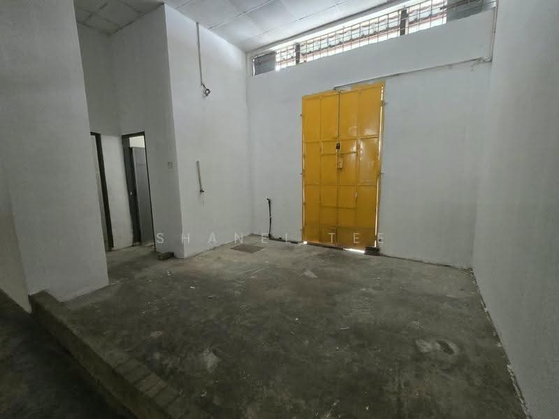 Shop for Sale in Taman Koperasi (Kluang) - Shanel Tee - Interior - PropertyGuru.com.my