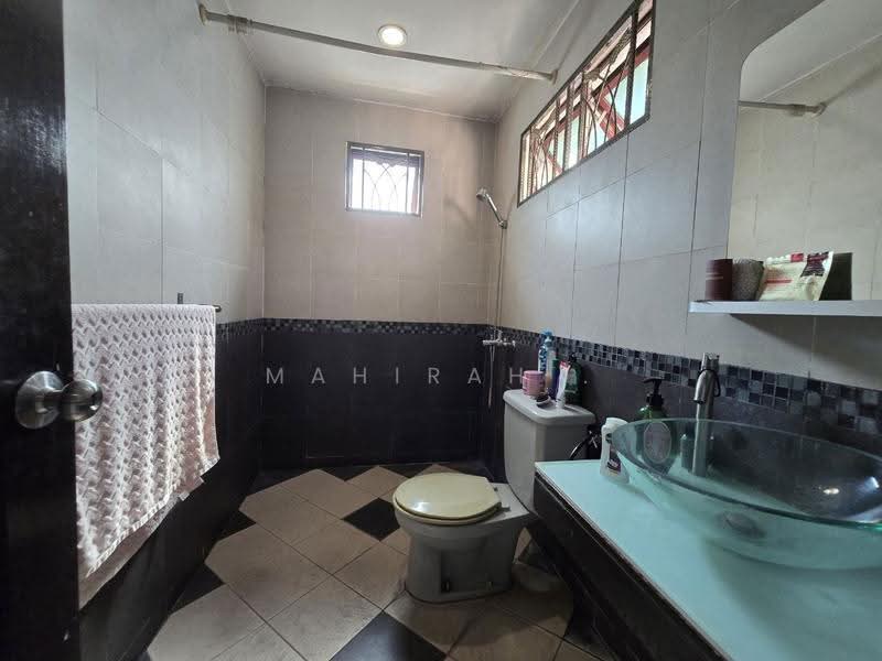 Rumah Berkembar untuk Dijual di Usj 3 (Subang Jaya) - Mahirah . - Bathroom - PropertyGuru.com.my