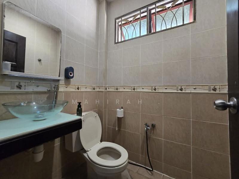 Rumah Berkembar untuk Dijual di Usj 3 (Subang Jaya) - Mahirah . - Bathroom - PropertyGuru.com.my