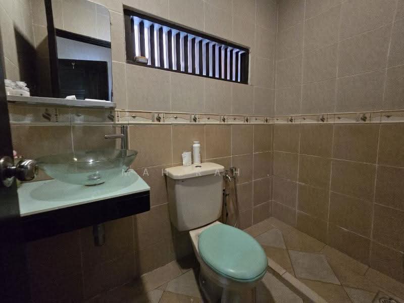 Rumah Berkembar untuk Dijual di Usj 3 (Subang Jaya) - Mahirah . - Bathroom - PropertyGuru.com.my