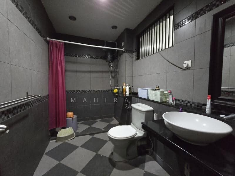 Rumah Berkembar untuk Dijual di Usj 3 (Subang Jaya) - Mahirah . - Bathroom - PropertyGuru.com.my