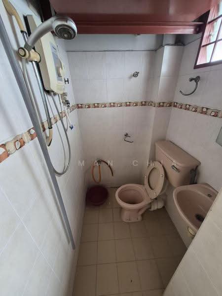 Pangsapuri untuk Disewa di Mutiara Court - Herman Chia - Bathroom - PropertyGuru.com.my