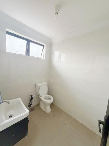 Rumah Teres 2-Tingkat untuk Dijual di Taman Skudai Baru (Skudai) - Ee Fong Toh - Bathroom - PropertyGuru.com.my