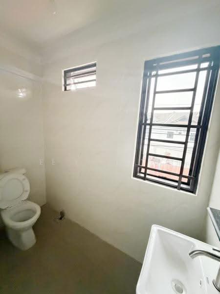 Rumah Teres 2-Tingkat untuk Dijual di Taman Skudai Baru (Skudai) - Ee Fong Toh - Bathroom - PropertyGuru.com.my