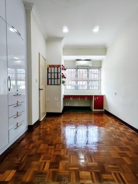 Rumah Teres 2-Tingkat untuk Dijual di Kota Damansara (Selangor) - Jun Kien Chu - Study - PropertyGuru.com.my