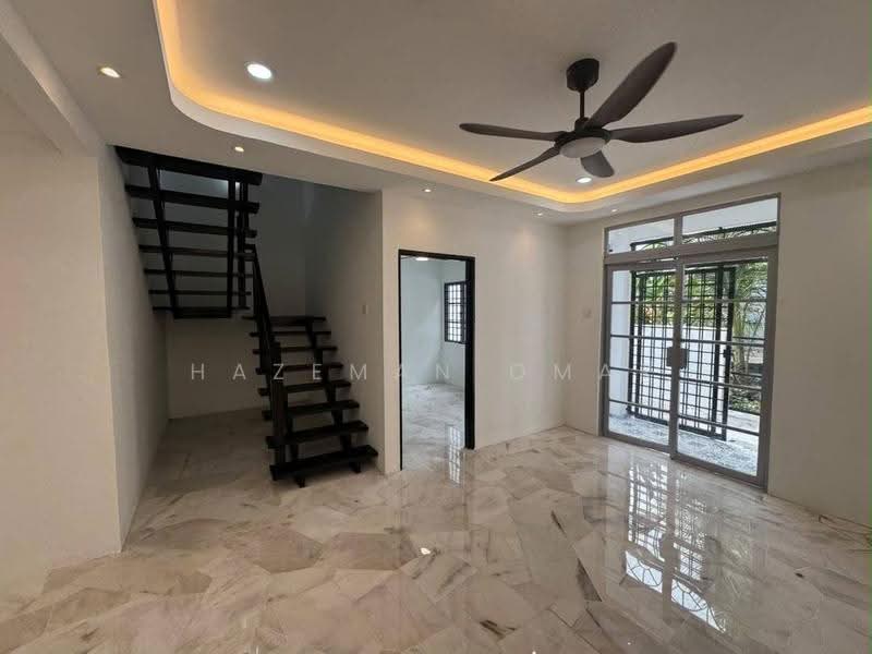Rumah Teres 2-Tingkat untuk Dijual di Usj 1 (Subang Jaya) - Hazeman Omar - Living Room - PropertyGuru.com.my