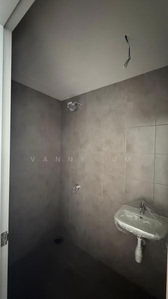Kediaman Servis untuk Dijual di One Equine - Vanny Lum - Bathroom - PropertyGuru.com.my