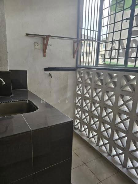 Pangsapuri untuk Disewa di Seri Kasturi - Lim Bee Bee - Balcony - PropertyGuru.com.my