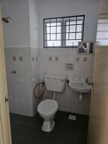 Pangsapuri untuk Disewa di Seri Kasturi - Lim Bee Bee - Bathroom - PropertyGuru.com.my
