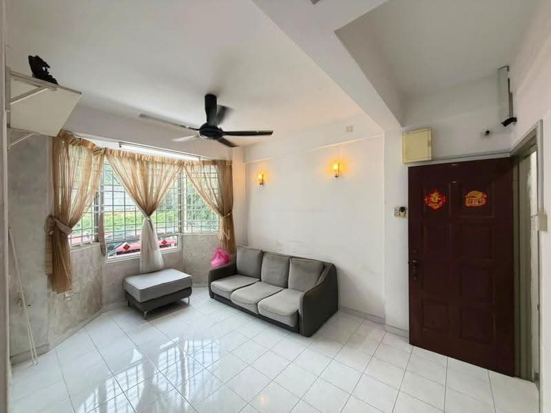 Kondominium untuk Dijual di Jay Series (Greenlane Heights Block J) - Jen Choo - Living Room - PropertyGuru.com.my