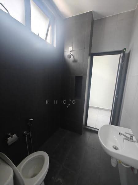 2-storey Terraced House for Sale in Taman Mount Austin (Tebrau) - Khoo . - Bathroom - PropertyGuru.com.my