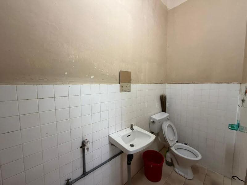 Rumah Teres 1-Tingkat untuk Dijual di Kluang (Johor) - Shanel Tee - Bathroom - PropertyGuru.com.my