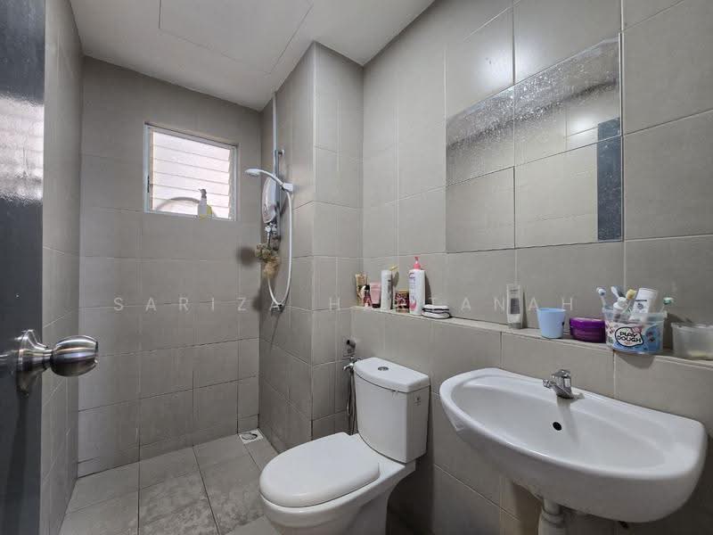 Apartment for Sale at Selangorku Pr1ma Lakefront Homes - Sariza Hartanah - Bathroom - PropertyGuru.com.my