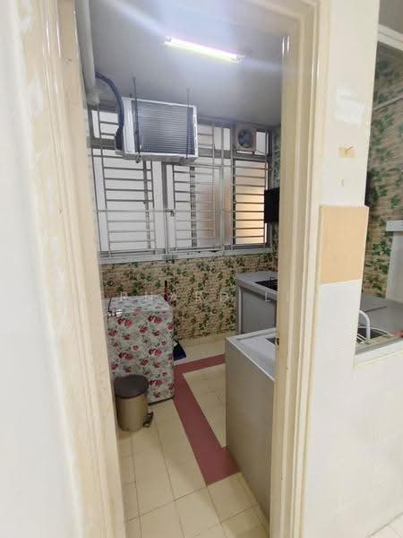 Kediaman Servis untuk Dijual di Kipark Apartment - Bernard Lim - Kitchen - PropertyGuru.com.my