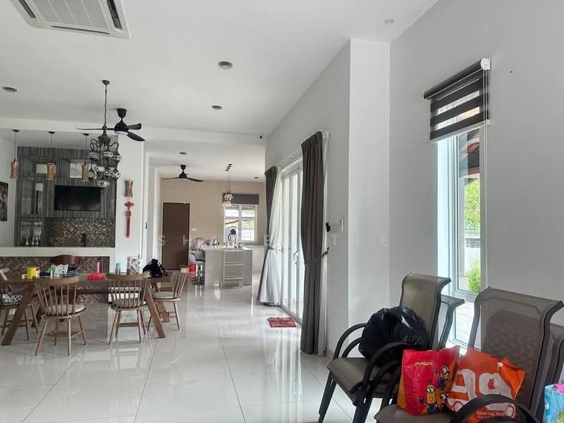 Bungalow House untuk Dijual di Taman Kluang Indah (Kluang) - Shanel Tee - Living Room - PropertyGuru.com.my