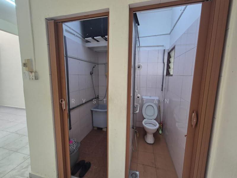 Rumah Teres 1-Tingkat untuk Dijual di Taman Kluang Baru (Kluang) - Crystal Tan - Bathroom - PropertyGuru.com.my