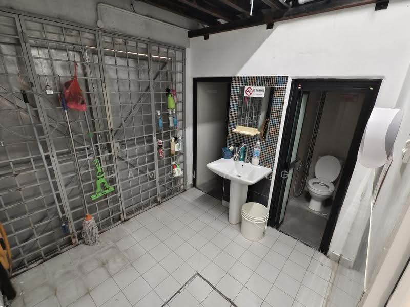 Shop for Rent in Jalan Klang Lama (Old Klang Road) (Kuala Lumpur) - Damon Heng - Bathroom - PropertyGuru.com.my
