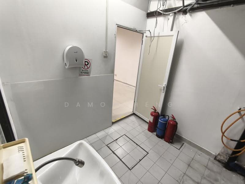 Shop for Rent in Jalan Klang Lama (Old Klang Road) (Kuala Lumpur) - Damon Heng - Interior - PropertyGuru.com.my