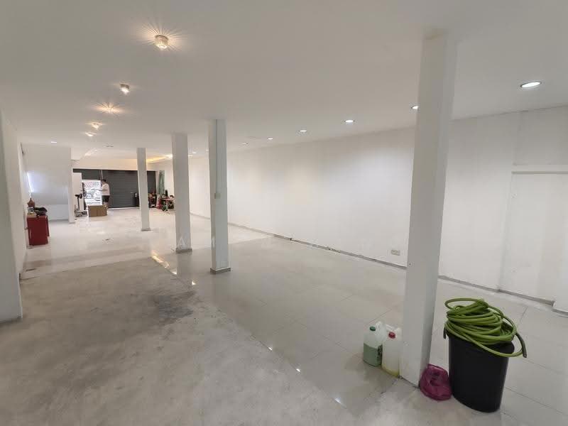 Shop for Rent in Jalan Klang Lama (Old Klang Road) (Kuala Lumpur) - Damon Heng - Interior - PropertyGuru.com.my