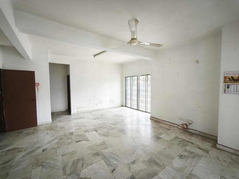 Rumah Teres 2-Tingkat untuk Disewa di Bandar Bukit Raja (Klang) - Tan FT - Living Room - PropertyGuru.com.my