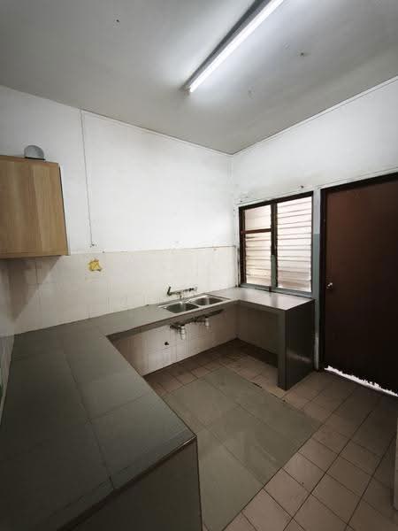 Rumah Teres 2-Tingkat untuk Disewa di Bandar Bukit Raja (Klang) - Tan FT - Kitchen - PropertyGuru.com.my