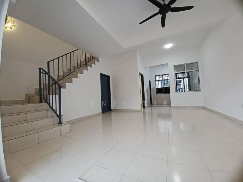 Rumah Teres 2-Tingkat untuk Dijual di Taman Mengkibol (Kluang) - Shanel Tee - Living Room - PropertyGuru.com.my