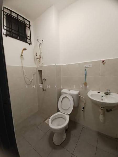2-storey Terraced House for Rent in Taman Mengkibol (Kluang) - Shanel Tee - Bathroom - PropertyGuru.com.my
