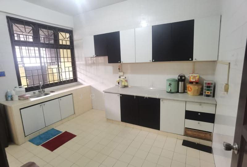 Rumah Teres 2-Tingkat untuk Disewa di Taman Johor Jaya (Johor Bahru) - Joey Tay - Kitchen - PropertyGuru.com.my