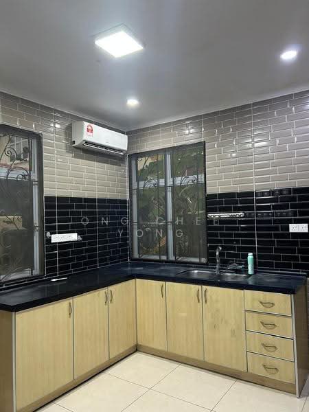Rumah Berkembar untuk Disewa di Kota Kemuning (Shah Alam) - Ong Chee Yong - Kitchen - PropertyGuru.com.my