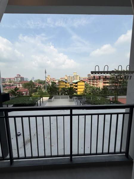Kediaman Servis untuk Disewa di TRELLIS RESIDENCES - April Chin - Balcony - PropertyGuru.com.my