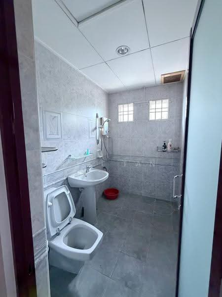 2-storey Terraced House for Sale in Bukit Rahman Putra (Sungai Buloh) - Suki Tan - Bathroom - PropertyGuru.com.my