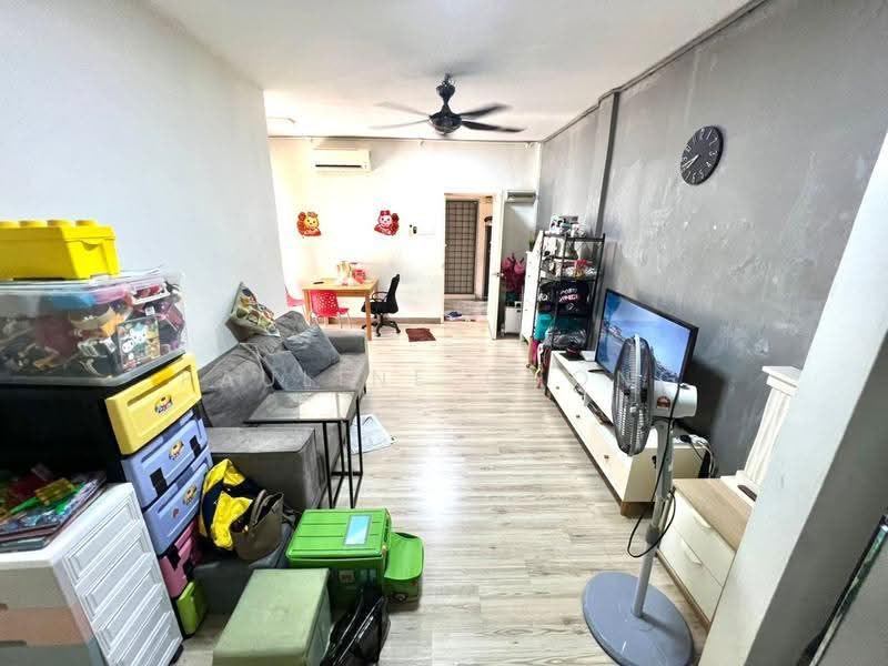 Kondominium untuk Dijual di Indah Condominium - Pauline Chong - Living Room - PropertyGuru.com.my
