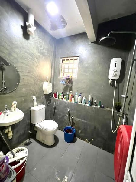 Kondominium untuk Dijual di Indah Condominium - Pauline Chong - Bathroom - PropertyGuru.com.my