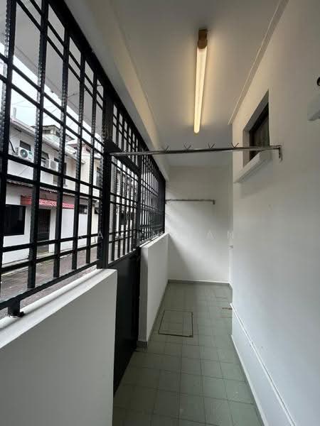 Rumah Teres 2-Tingkat untuk Dijual di Taman Mount Austin (Tebrau) - Kavin Tan - Balcony - PropertyGuru.com.my