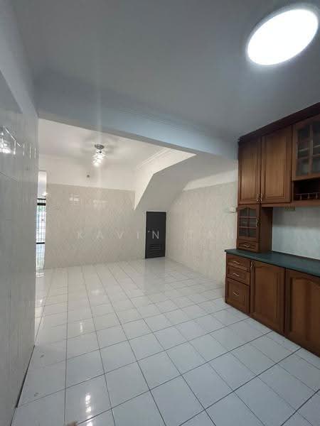Rumah Teres 2-Tingkat untuk Dijual di Taman Mount Austin (Tebrau) - Kavin Tan - Kitchen - PropertyGuru.com.my