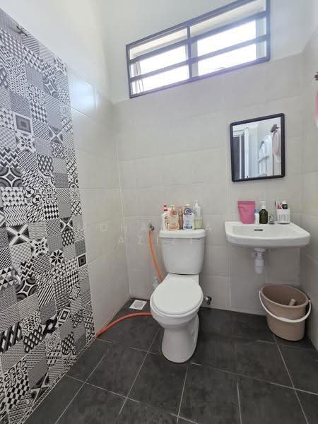 Semi-Detached House for Sale in Kuantan (Pahang) - Mohammad Azizi - Bathroom - PropertyGuru.com.my