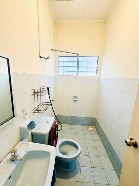 2-storey Terraced House for Sale in Subang Jaya (Selangor) - Zimir Shah - Bathroom - PropertyGuru.com.my