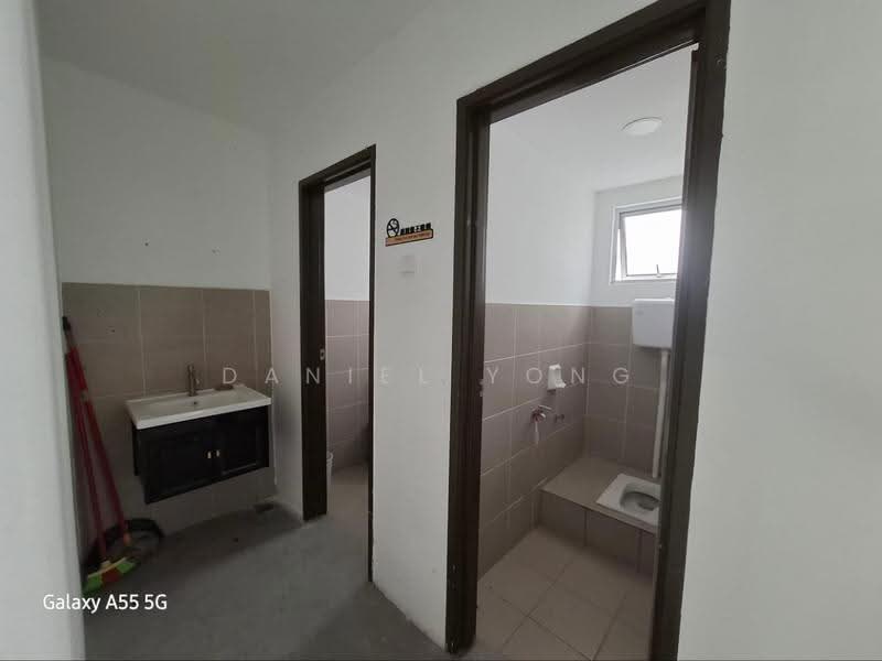 Shop / Office for Sale in Bandar Indahpura (Kulai) - Daniel Yong - Bathroom - PropertyGuru.com.my