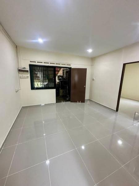 Flat for Sale at Flat Bandar Selesa Jaya @ Jalan Silat Gayong - Yen Ma - Living Room - PropertyGuru.com.my