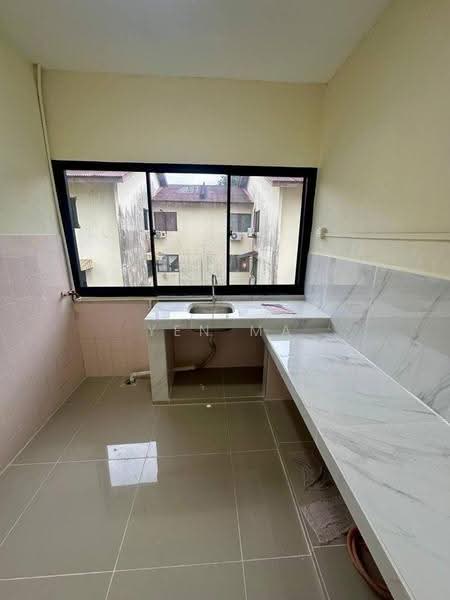 Flat for Sale at Flat Bandar Selesa Jaya @ Jalan Silat Gayong - Yen Ma - Kitchen - PropertyGuru.com.my