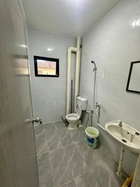 Flat for Sale at Flat Bandar Selesa Jaya @ Jalan Silat Gayong - Yen Ma - Bathroom - PropertyGuru.com.my